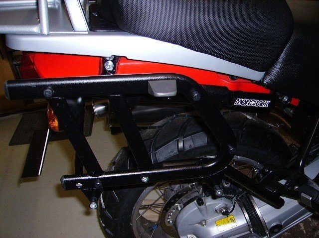 Zijkofferrek BMW R1100GS van GIVI voor Monokey koffer