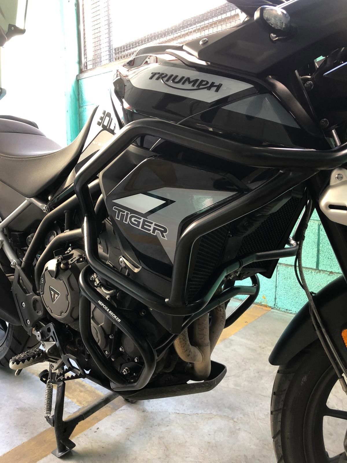 Hepco&Becker Valbeugel zwart boven SOLID (tank guard) voor Triumph Tiger 850 Sport vanaf 2021